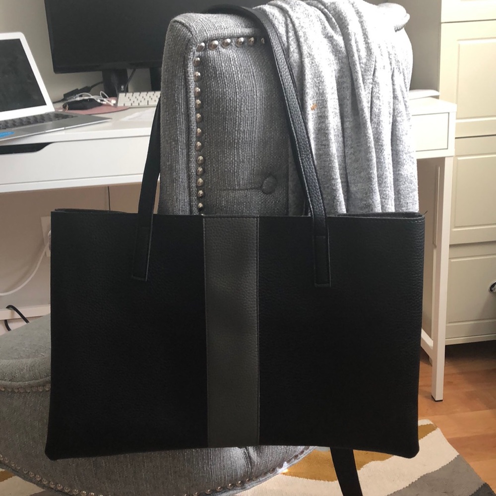 Black leather shoulder tote